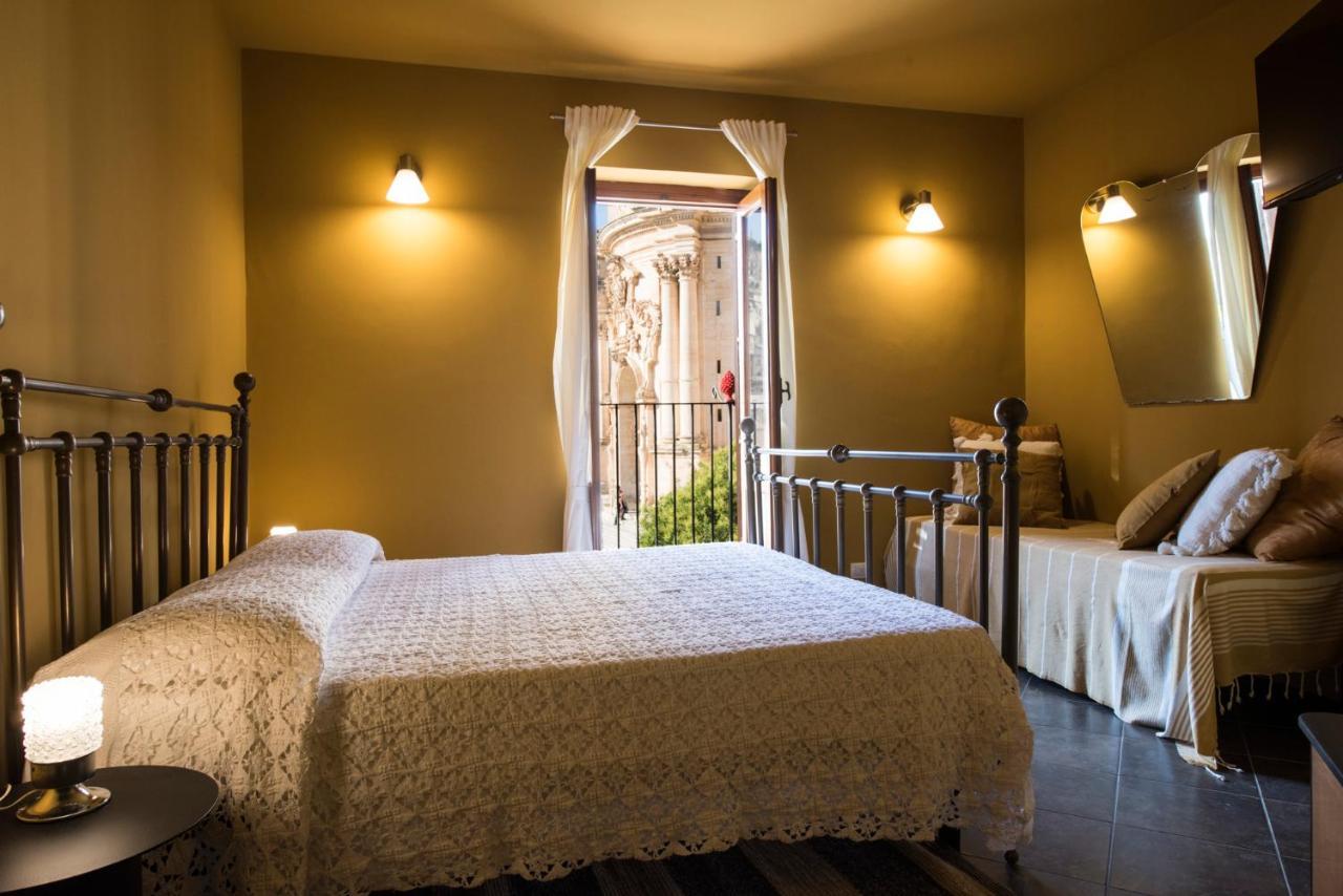 Le Stanze Del Cioccolato Bed & Breakfast Modica Bagian luar foto