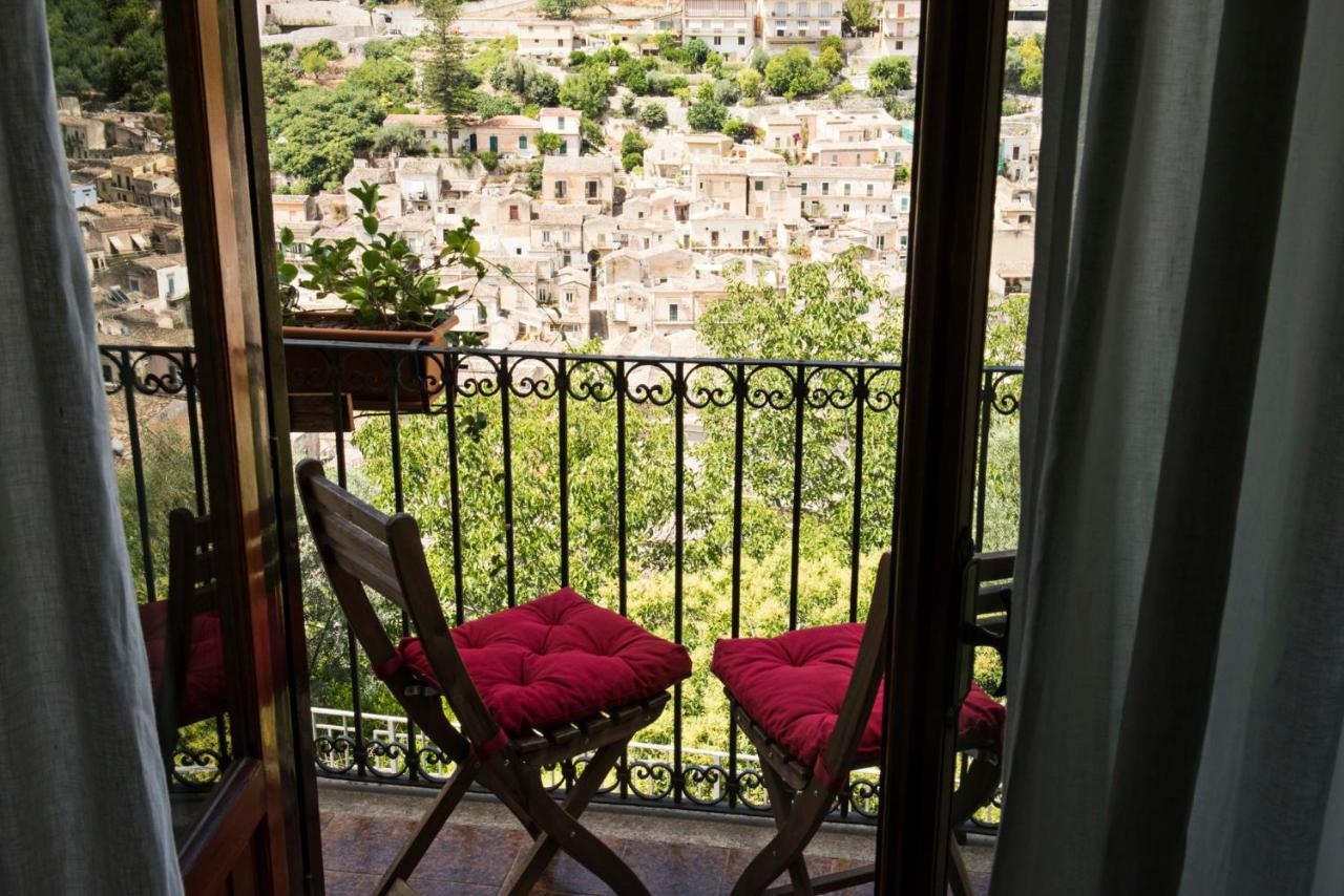 Le Stanze Del Cioccolato Bed & Breakfast Modica Bagian luar foto