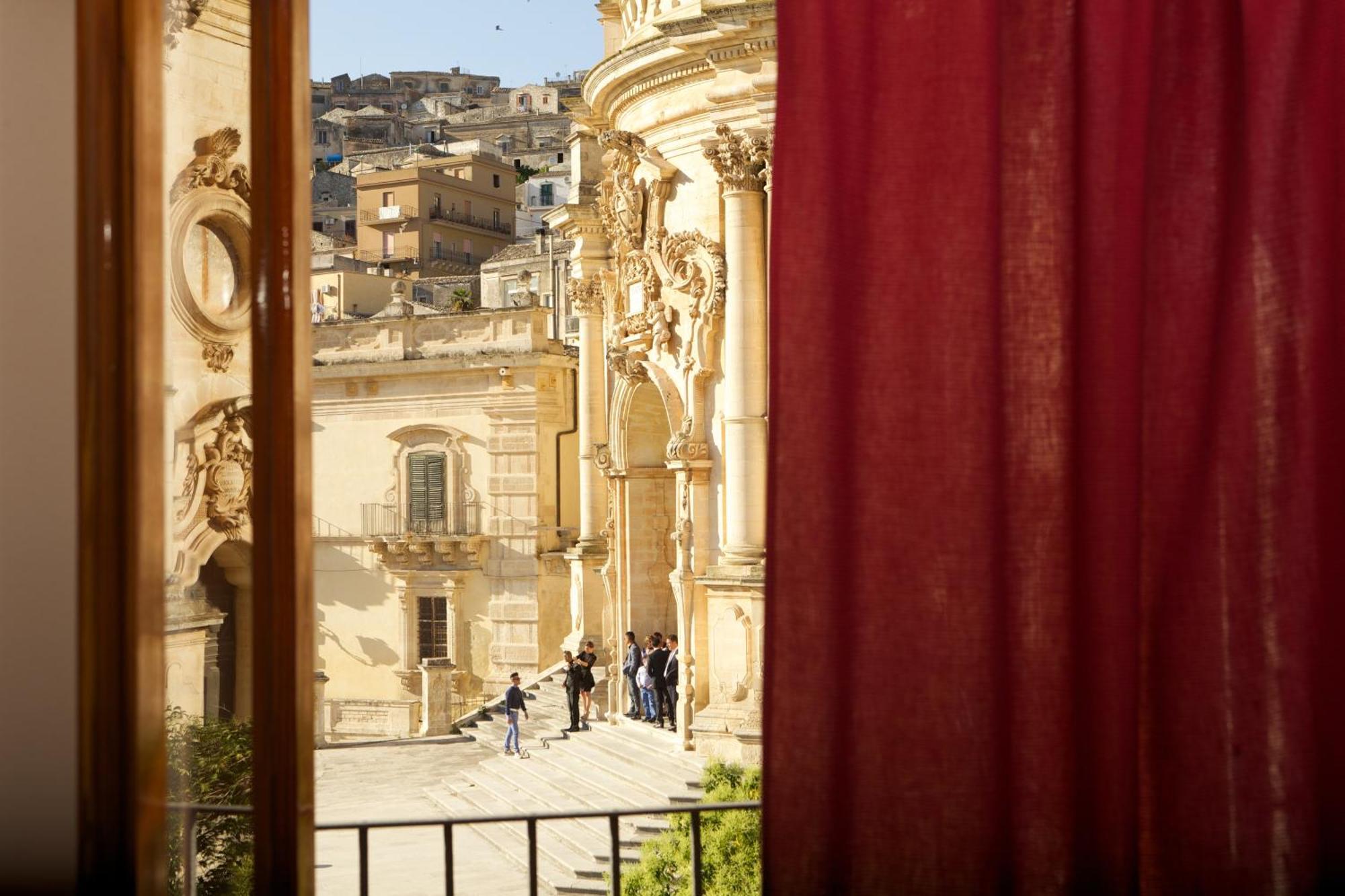 Le Stanze Del Cioccolato Bed & Breakfast Modica Bagian luar foto